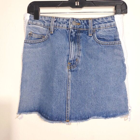 Carmar Women's Side Zip Zip Medium Wash Denim Mini Skirt Size 28 EUC - Picture 9 of 13